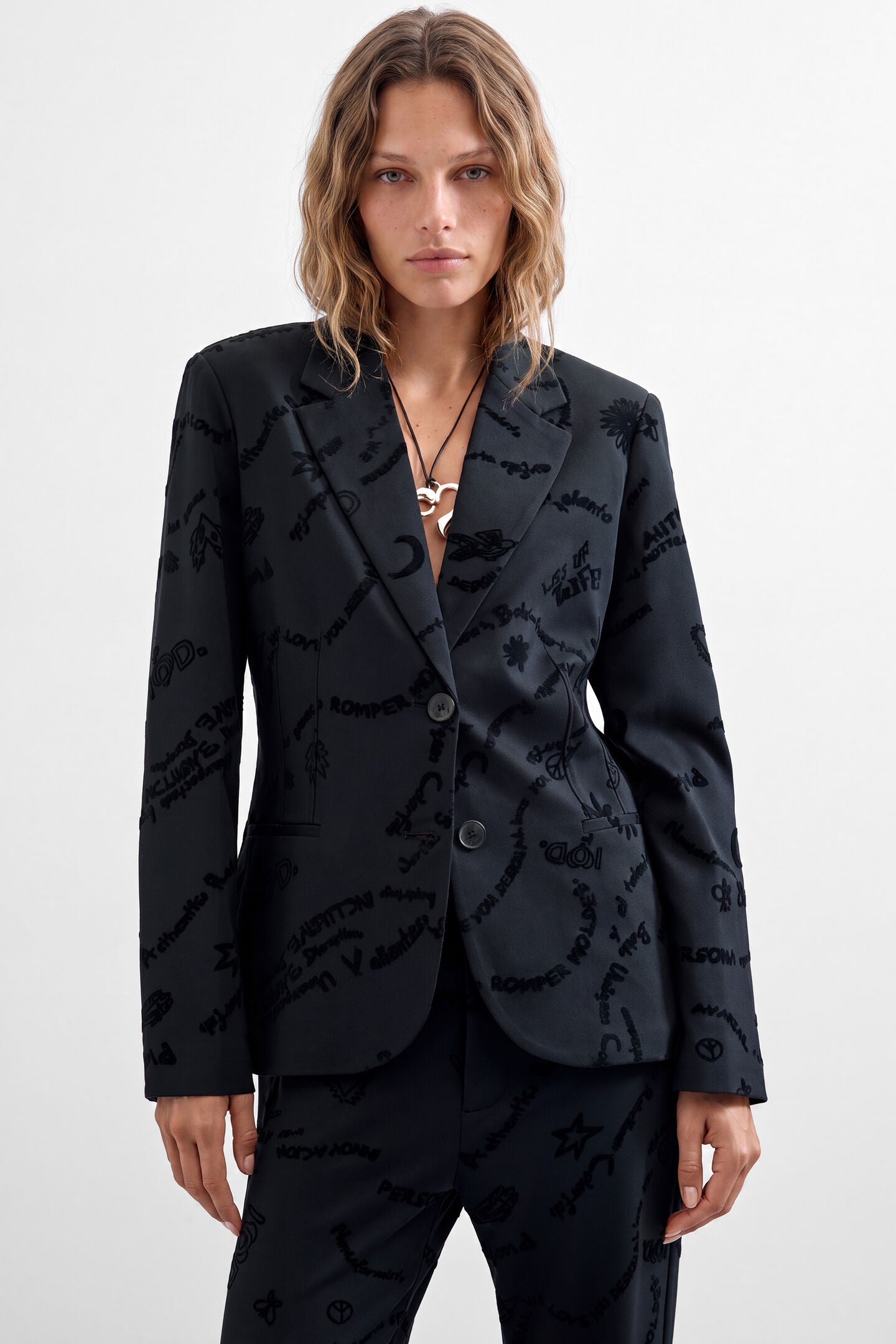 Dora Blazer