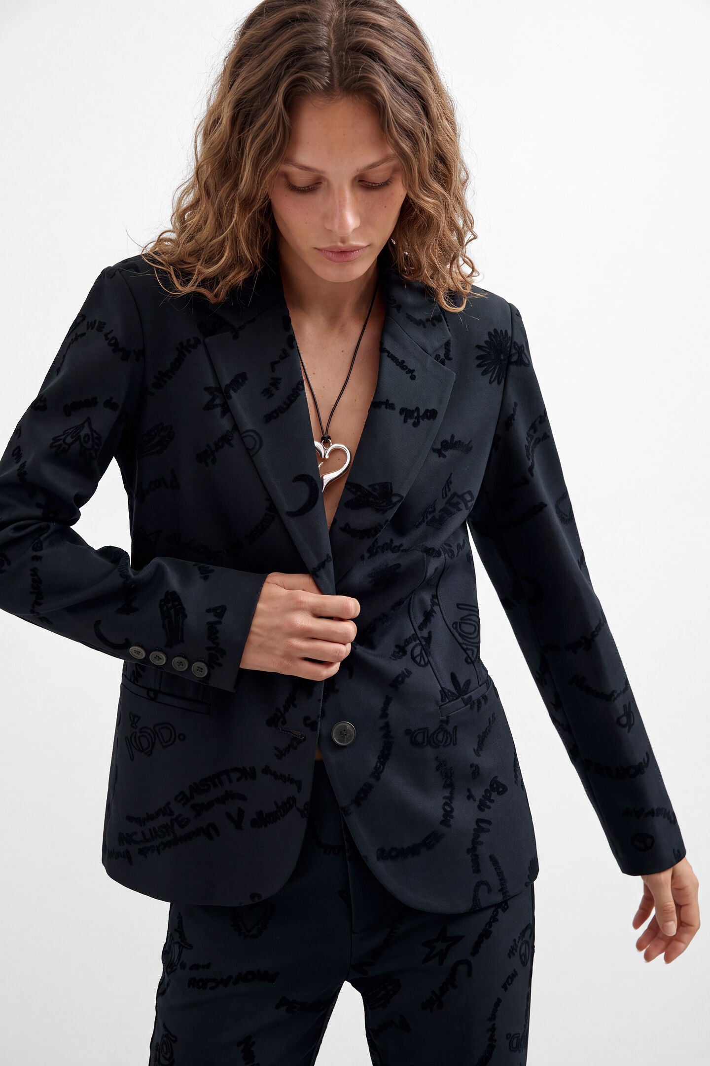 Dora Blazer
