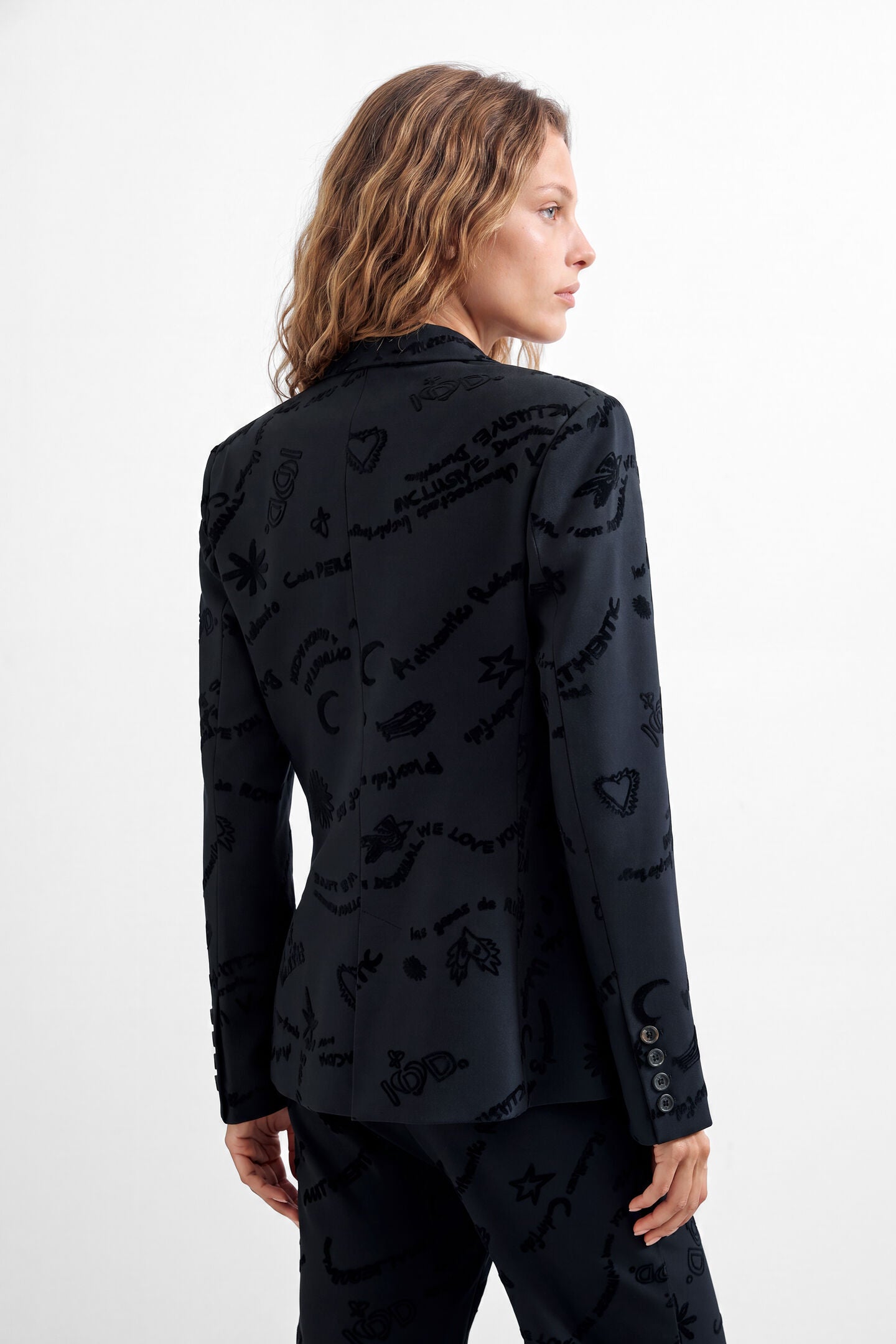 Dora Blazer